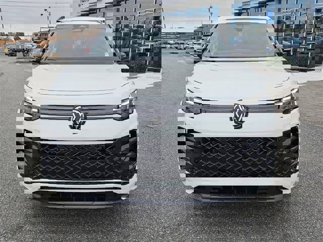 New 2026 Volkswagen Tiguan SE R-Line image 2