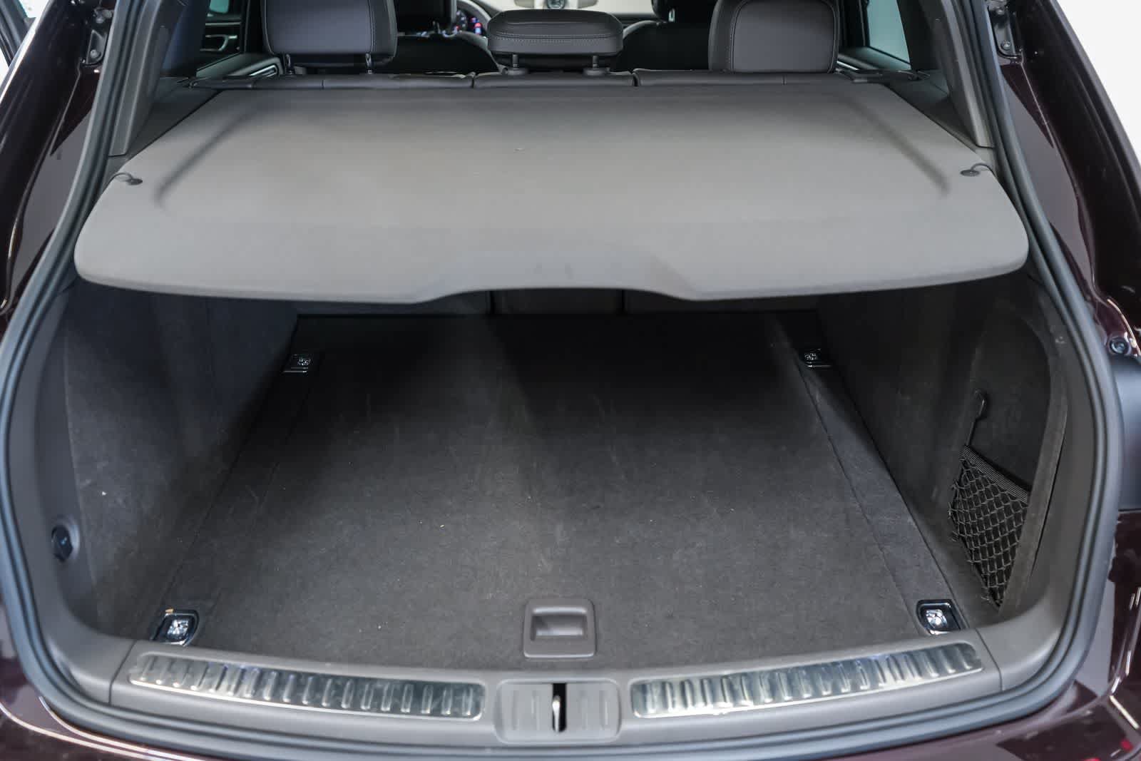 Certified 2024 Porsche Macan AWD/4WD image 29