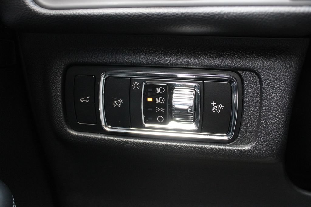Certified 2023 Lincoln Corsair Reserve w/ Equipment Group 201A AWD/4WD image 10