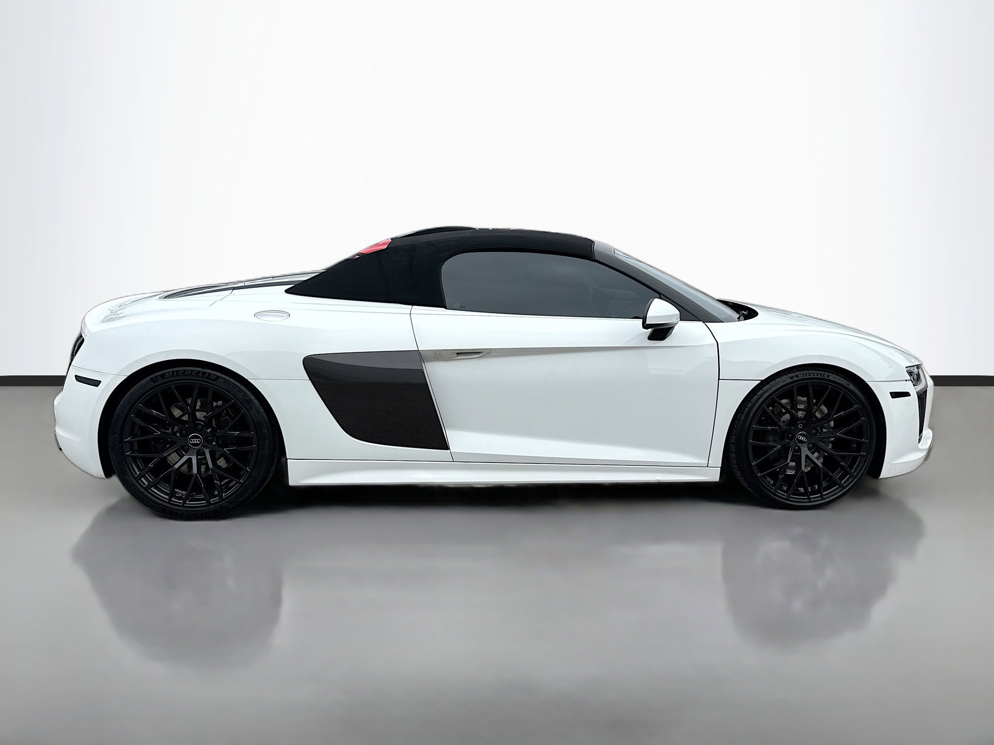 Used 2017 Audi R8 V10 image 2