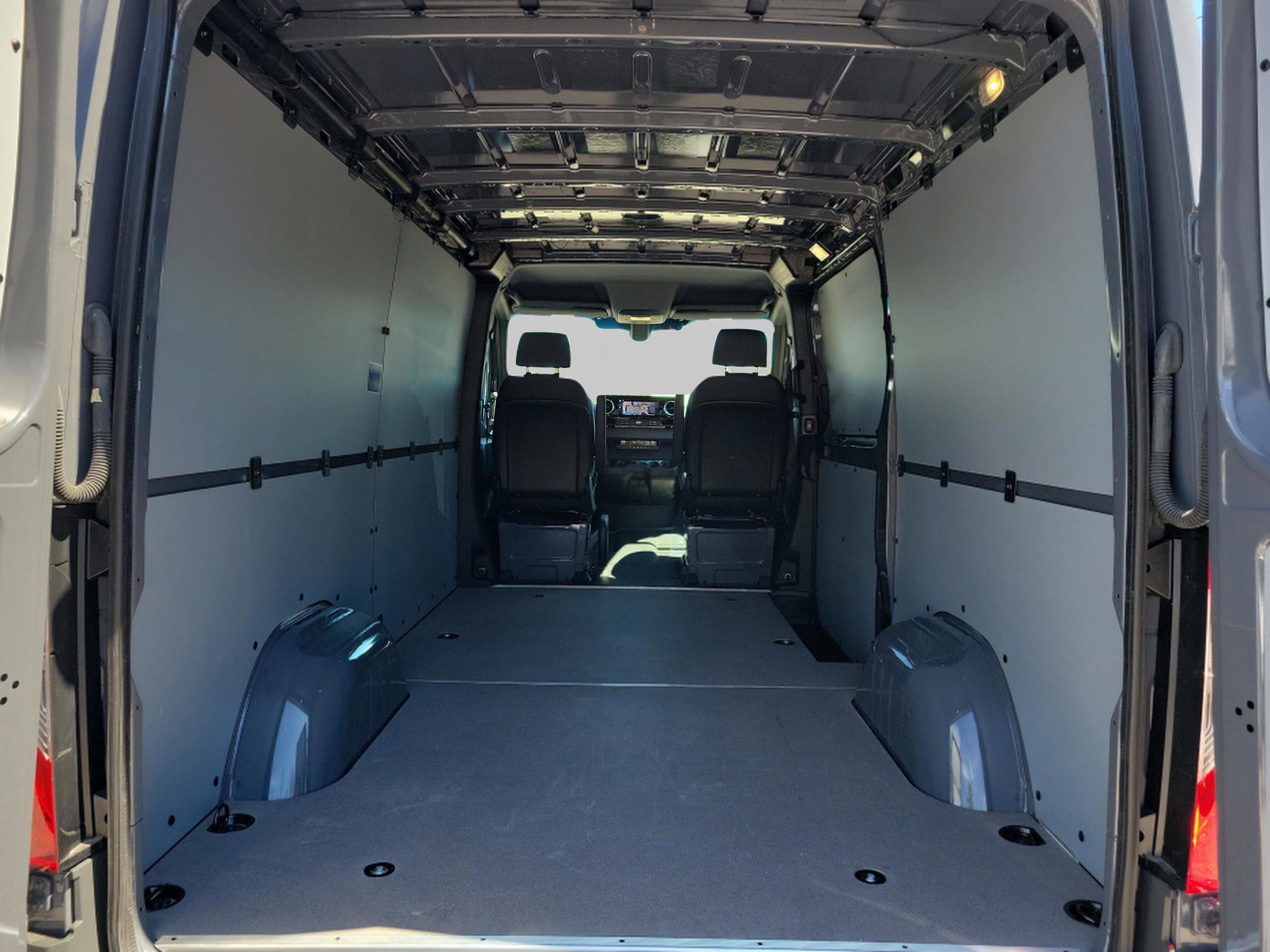 Used 2025 Mercedes-Benz Sprinter 2500 image 31