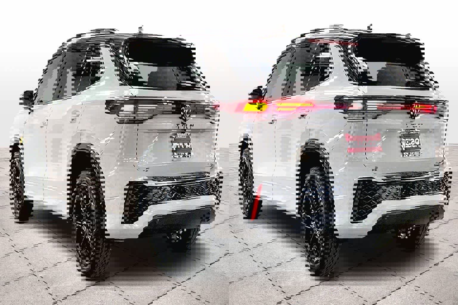 New 2026 Volkswagen Tiguan SE R-Line image 3