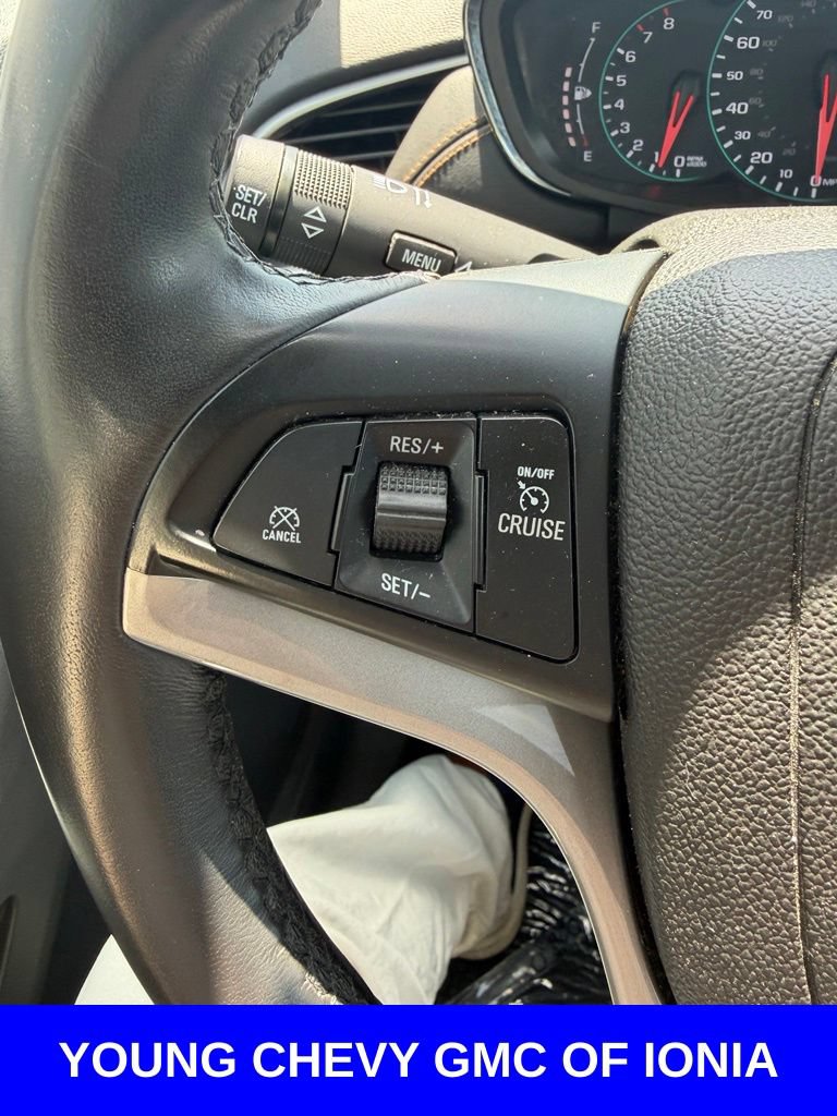 Used 2019 Chevrolet Trax LT w/ LT Convenience Package FWD image 25