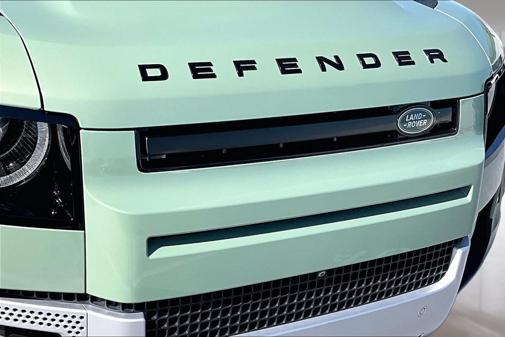 Certified 2023 Land Rover Defender 110 75th Limited Edition AWD/4WD image 30