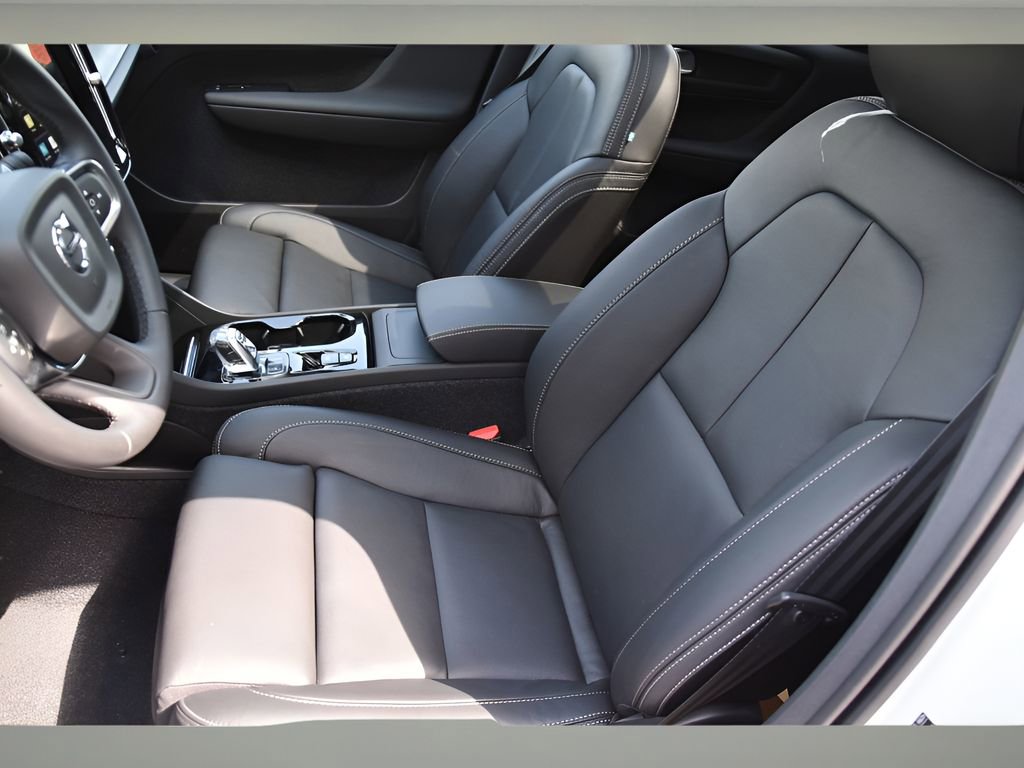 Certified 2025 Volvo XC40 B5 Ultra w/ Protection Package Premier image 12