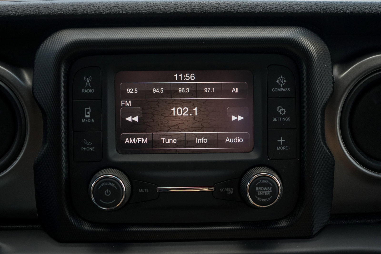 Used 2021 Jeep Gladiator Willys image 14