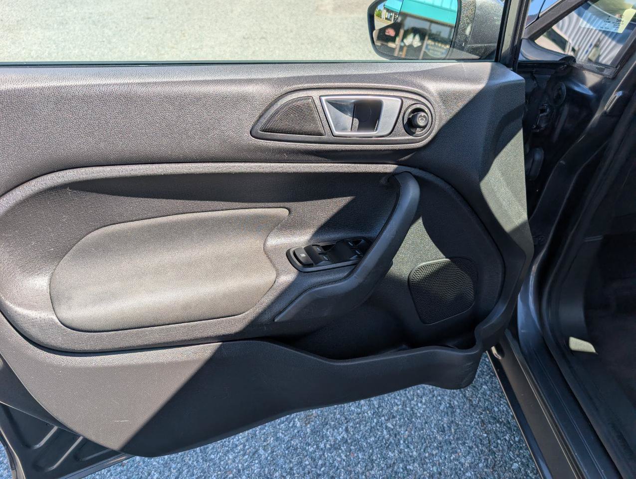 Used 2015 Ford Fiesta SE FWD image 13