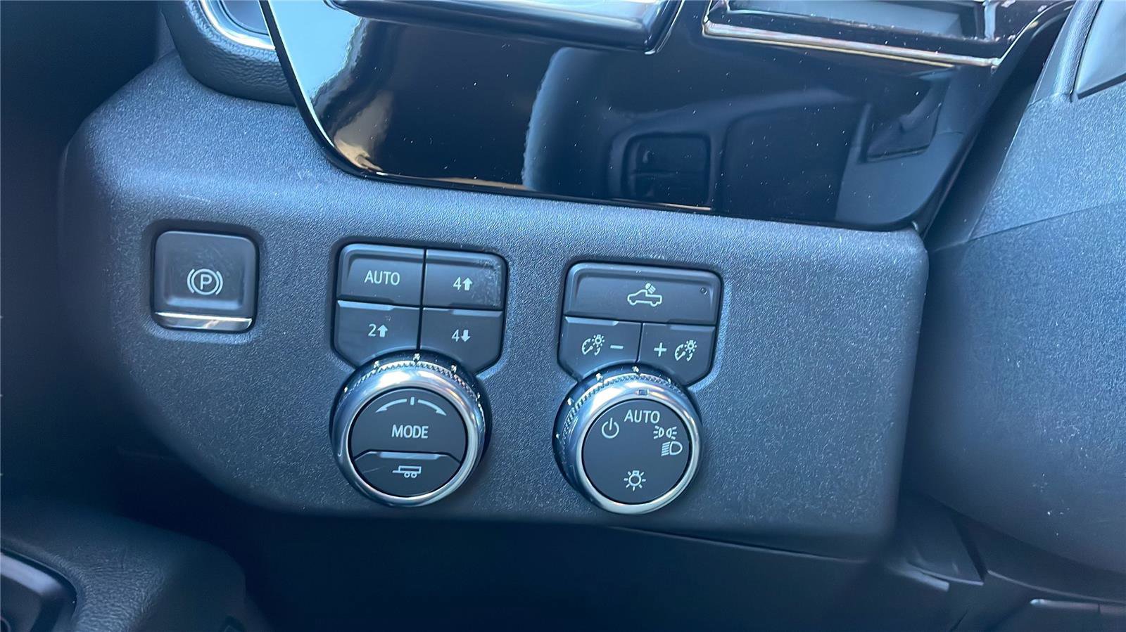 New 2026 GMC Sierra 1500 SLE image 13