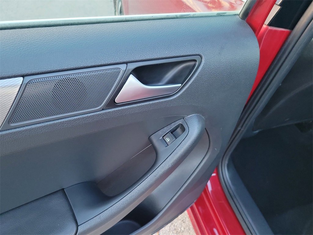 Used 2017 Volkswagen Jetta SE image 12