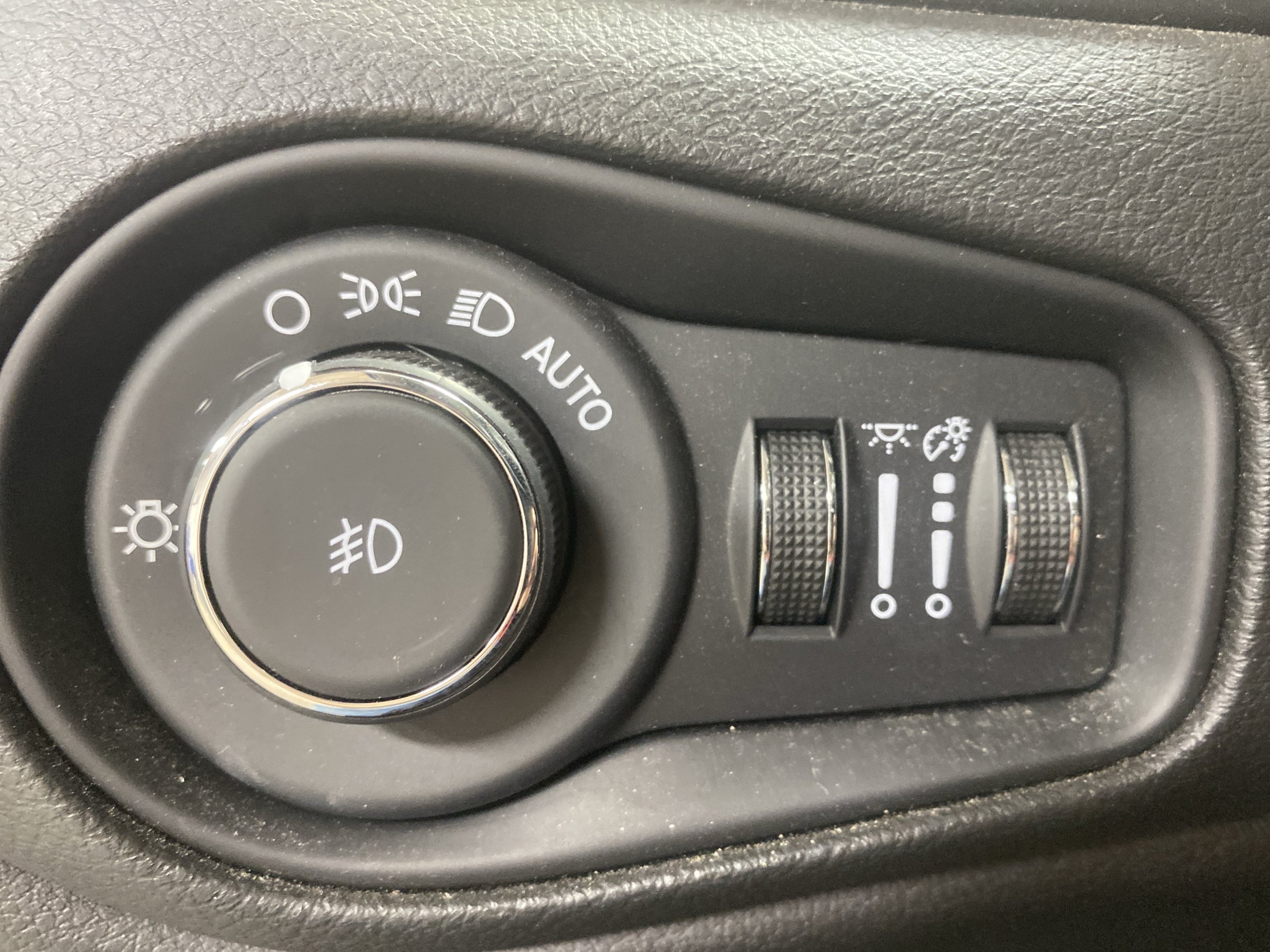 Used 2023 Jeep Renegade Limited w/ Sun/Sound Group AWD/4WD image 20