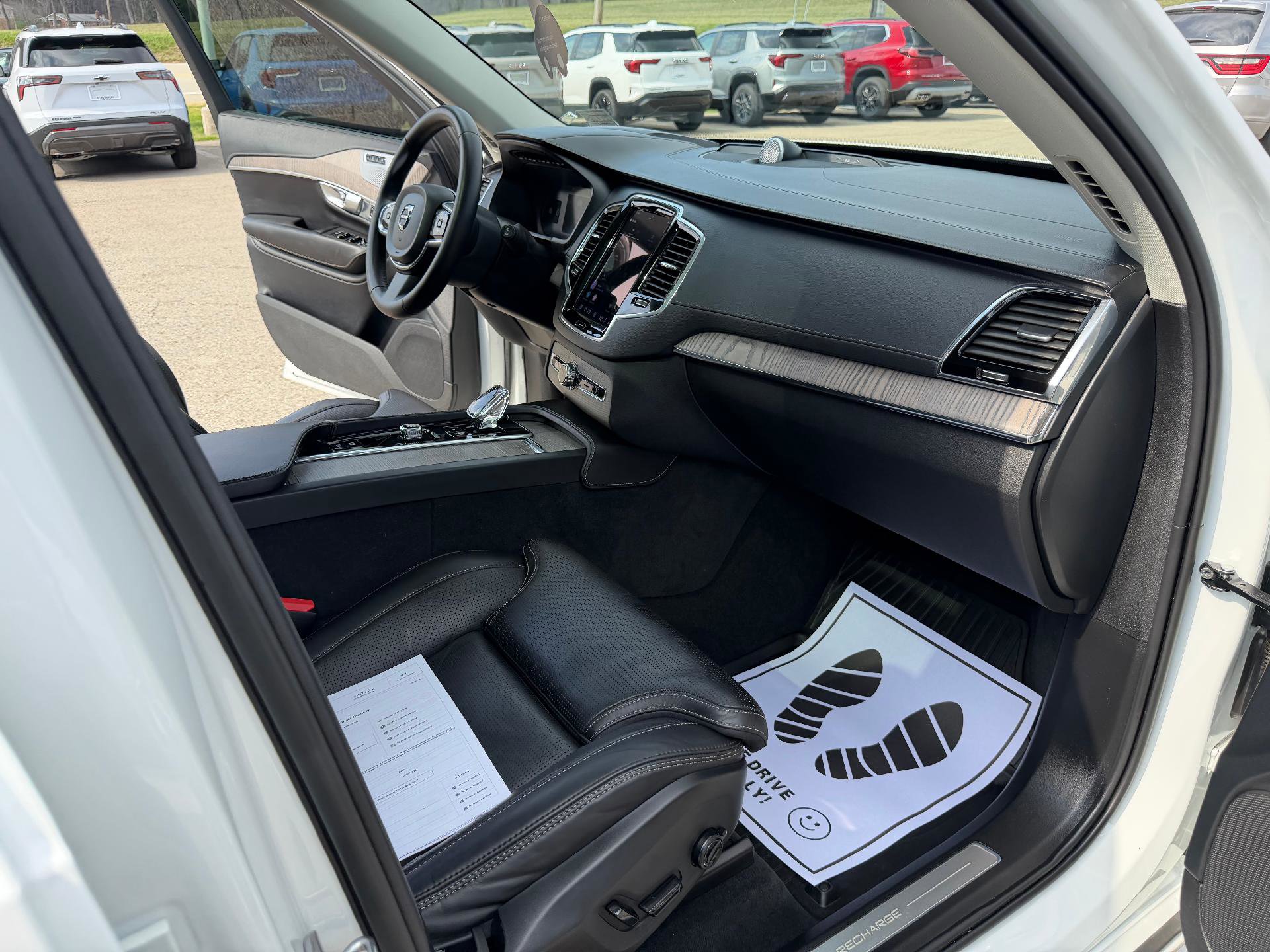 Used 2023 Volvo XC90 T8 Ultimate w/ Protection Package Premier image 40