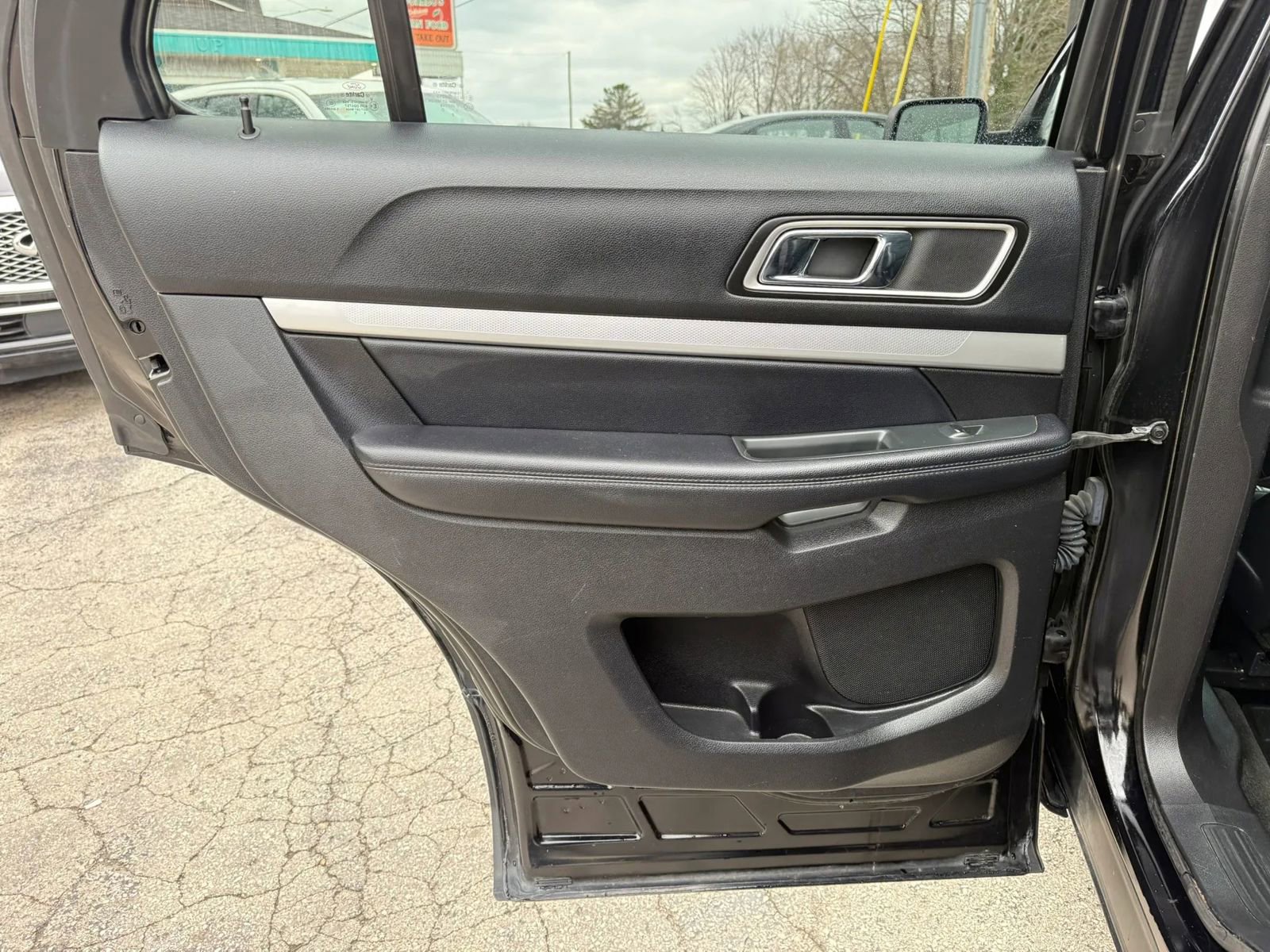 Used 2016 Ford Explorer XLT w/ Equipment Group 202A AWD/4WD image 11