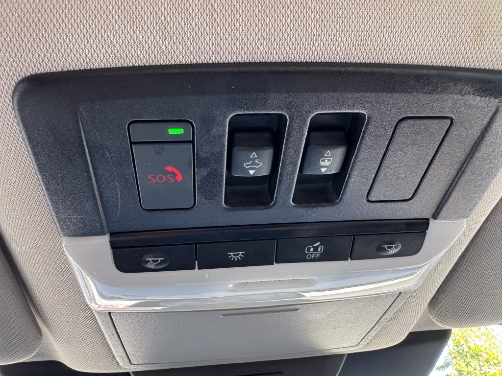 Used 2023 Nissan Pathfinder Platinum AWD/4WD image 31