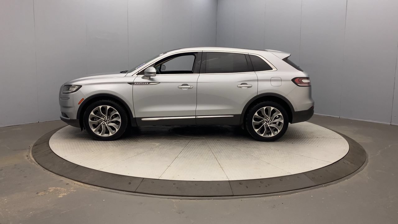 Used 2022 Lincoln Nautilus Reserve AWD/4WD image 2