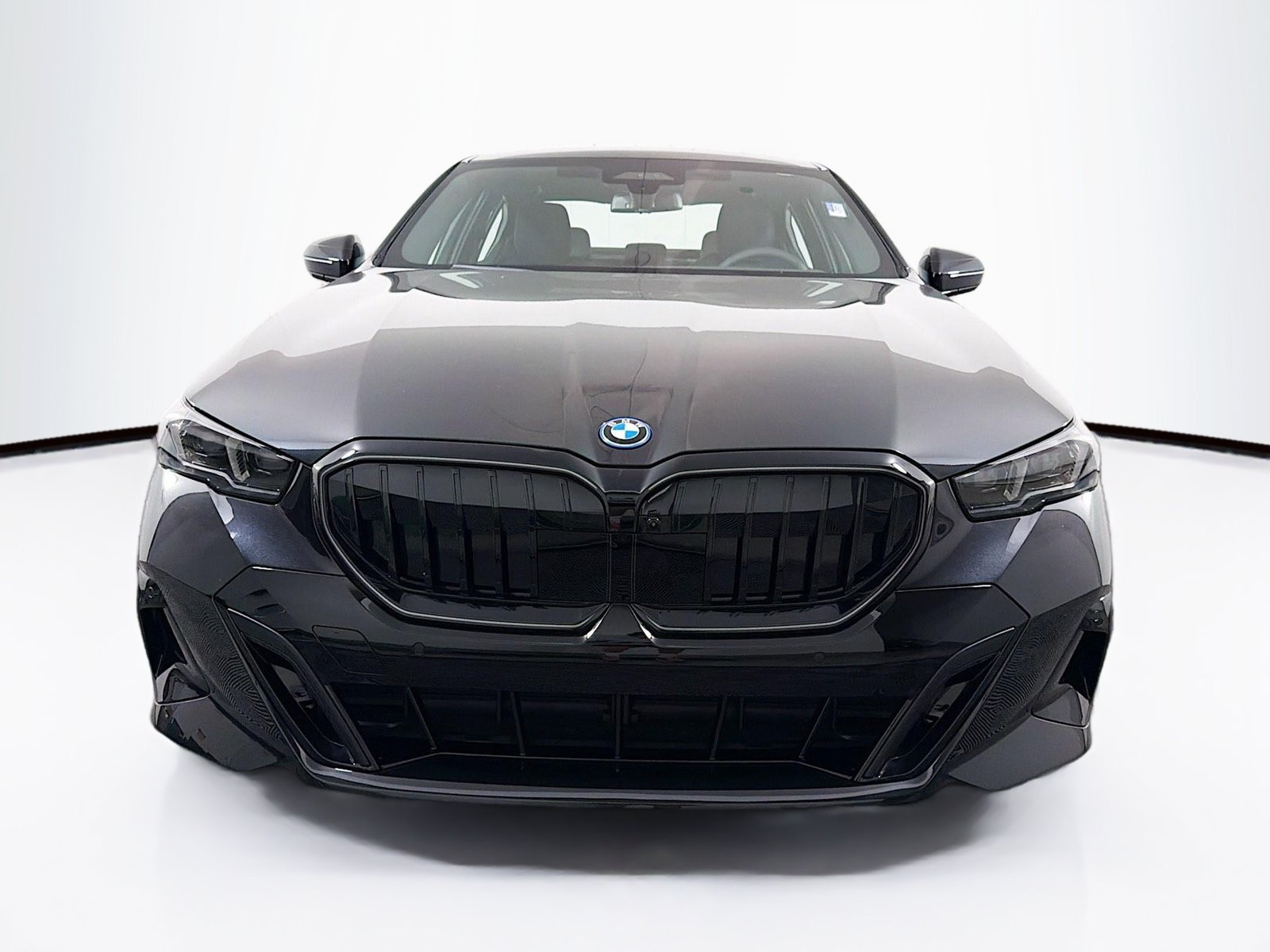 New 2027 BMW 550e xDrive AWD/4WD image 2