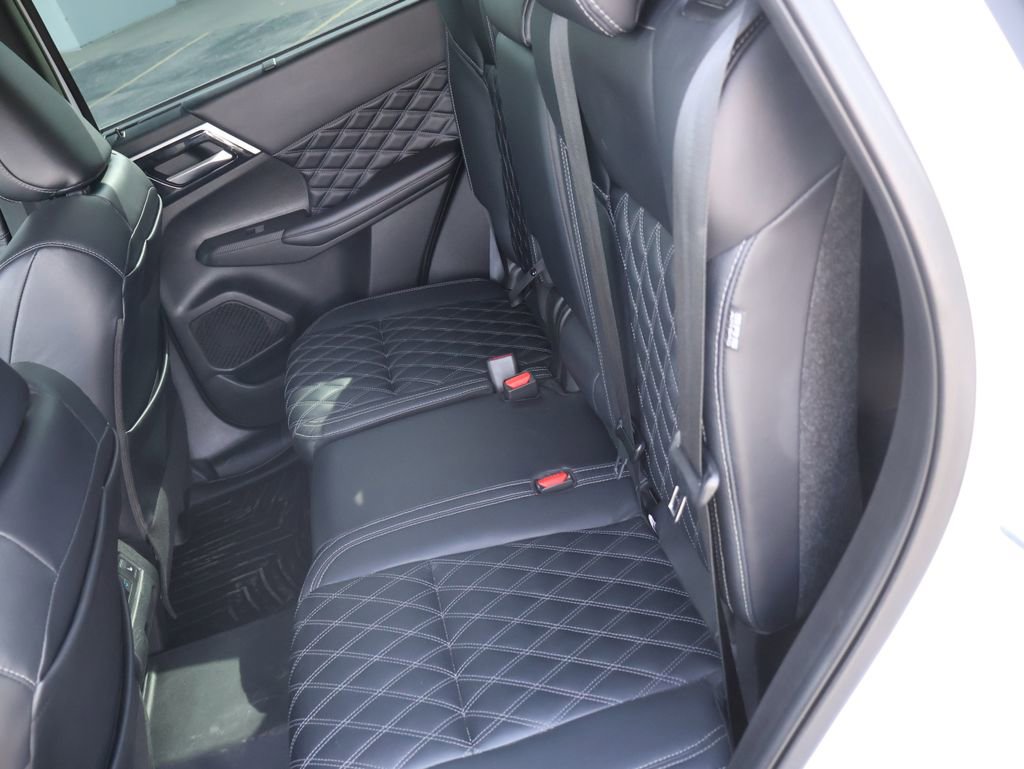 Used 2023 Mitsubishi Outlander SEL AWD/4WD image 16