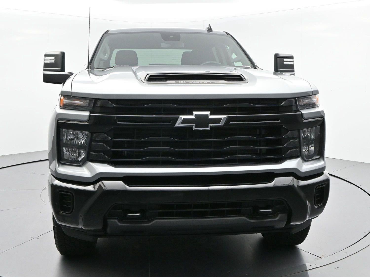 Used 2025 Chevrolet Silverado 2500 Custom w/ Custom Convenience Package AWD/4WD image 3