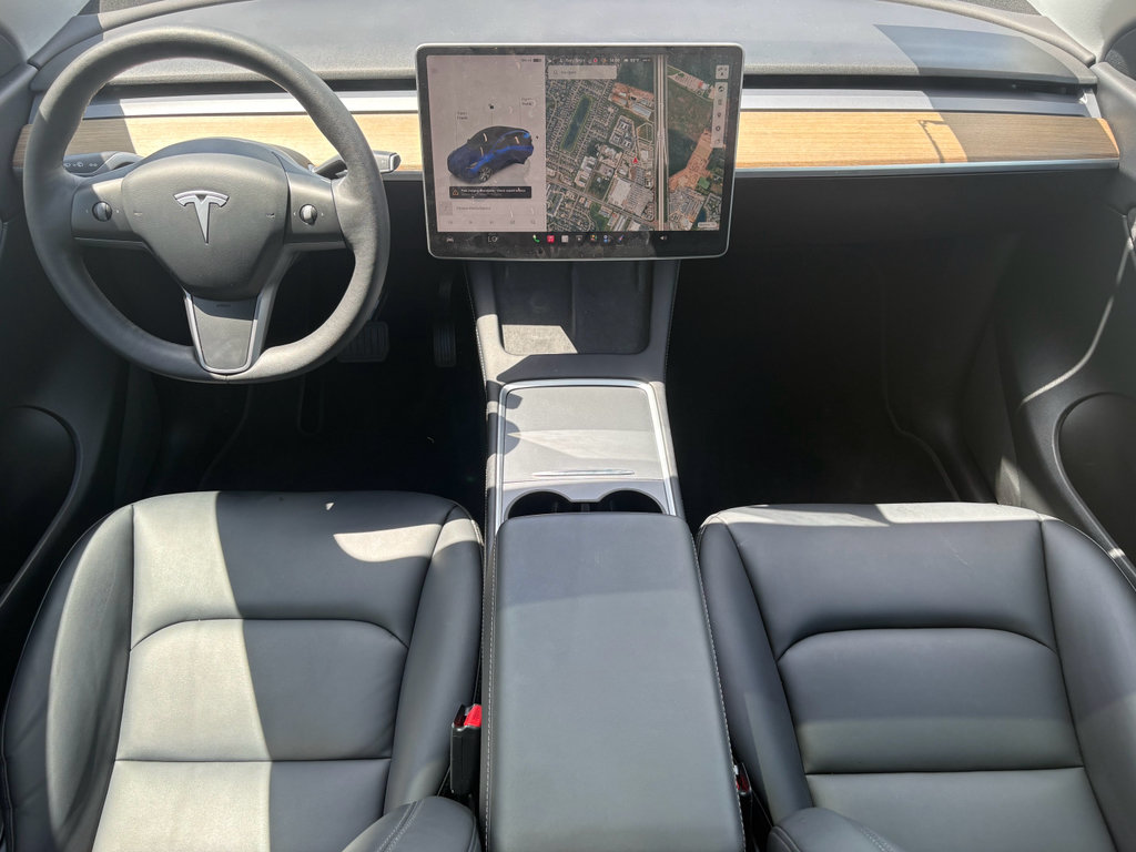 Used 2022 Tesla Model Y Long Range AWD/4WD image 3