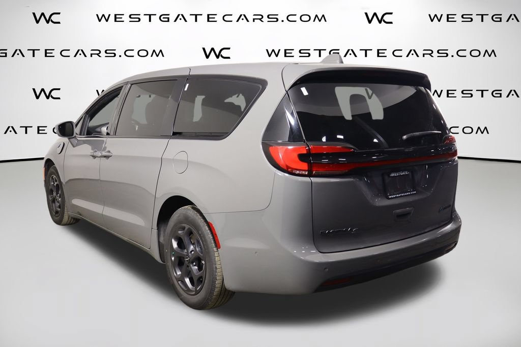 Used 2022 Chrysler Pacifica Limited w/ Uconnect Theater Family Group FWD image 40