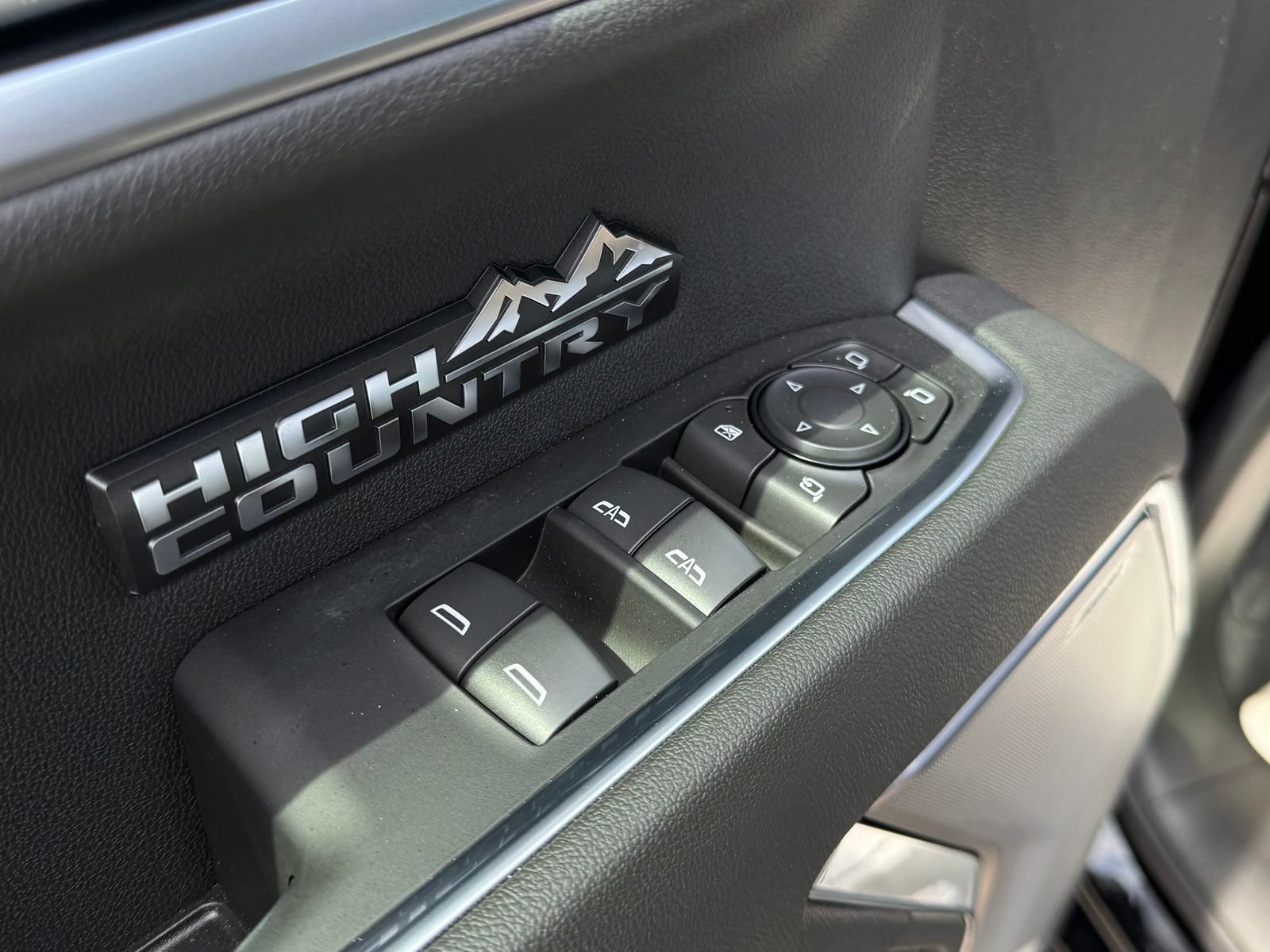New 2026 Chevrolet Silverado 1500 High Country w/ Midnight Edition AWD/4WD image 12