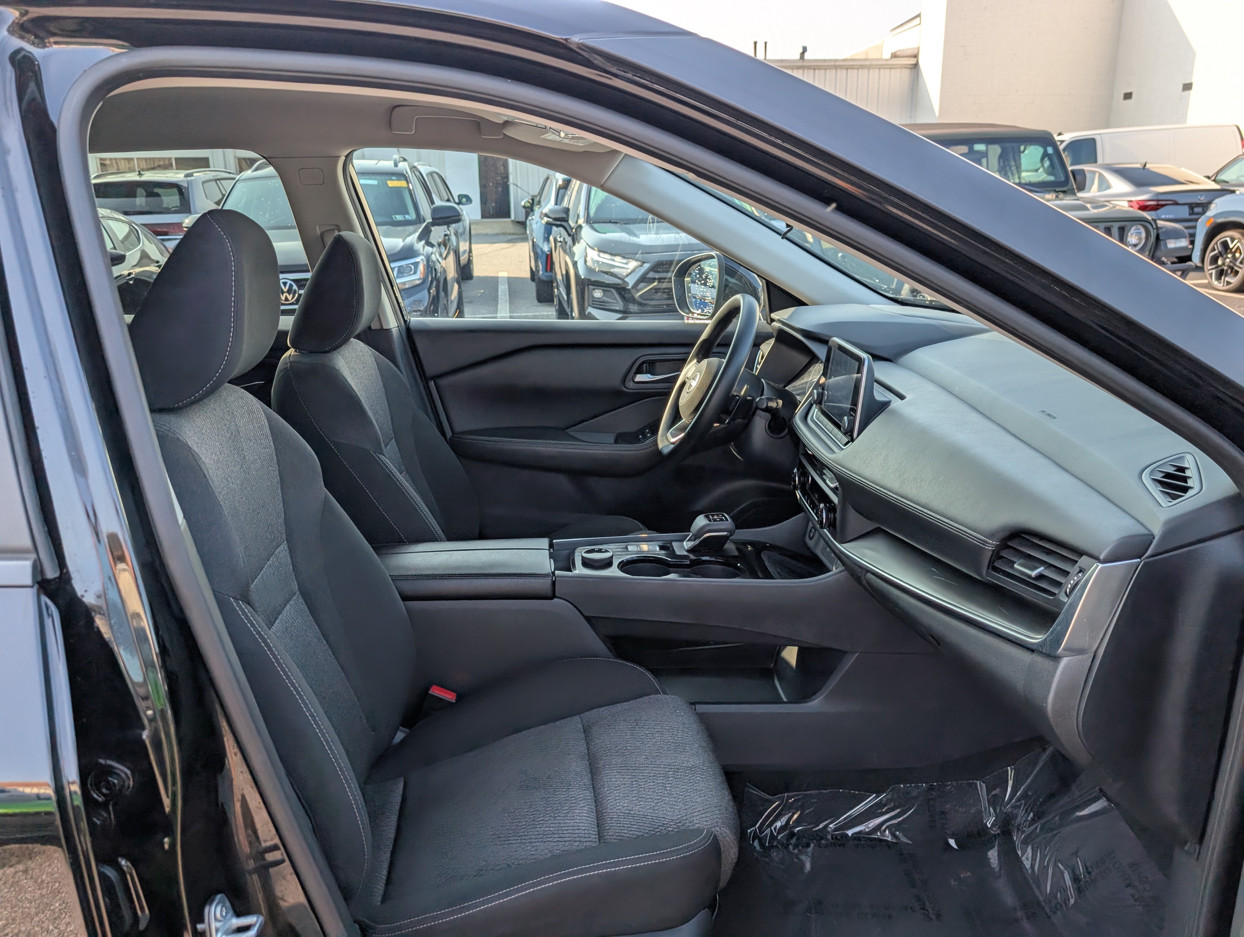 Used 2024 Nissan Rogue SV AWD/4WD image 11