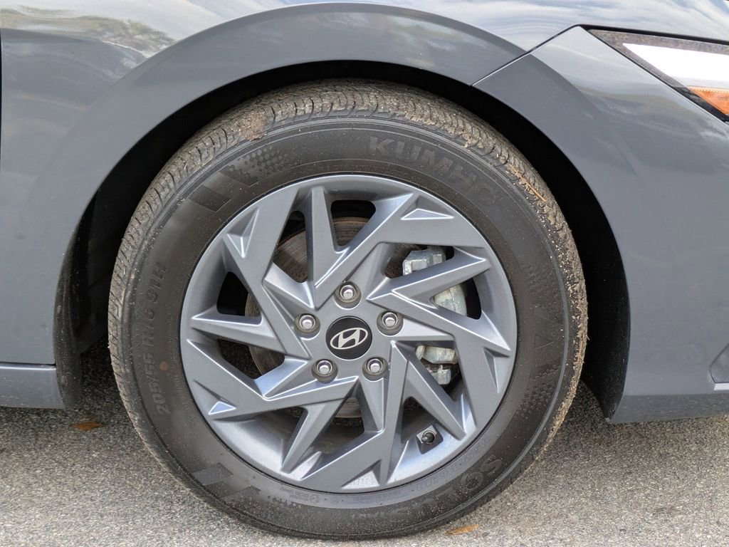 Used 2024 Hyundai Elantra SEL image 12