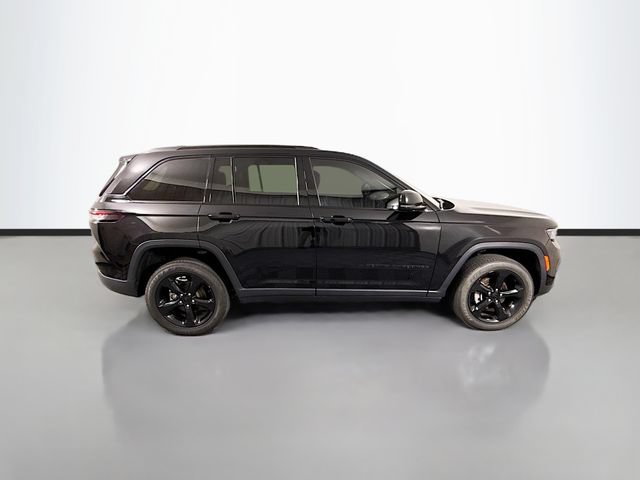 Used 2023 Jeep Grand Cherokee Altitude AWD/4WD image 8