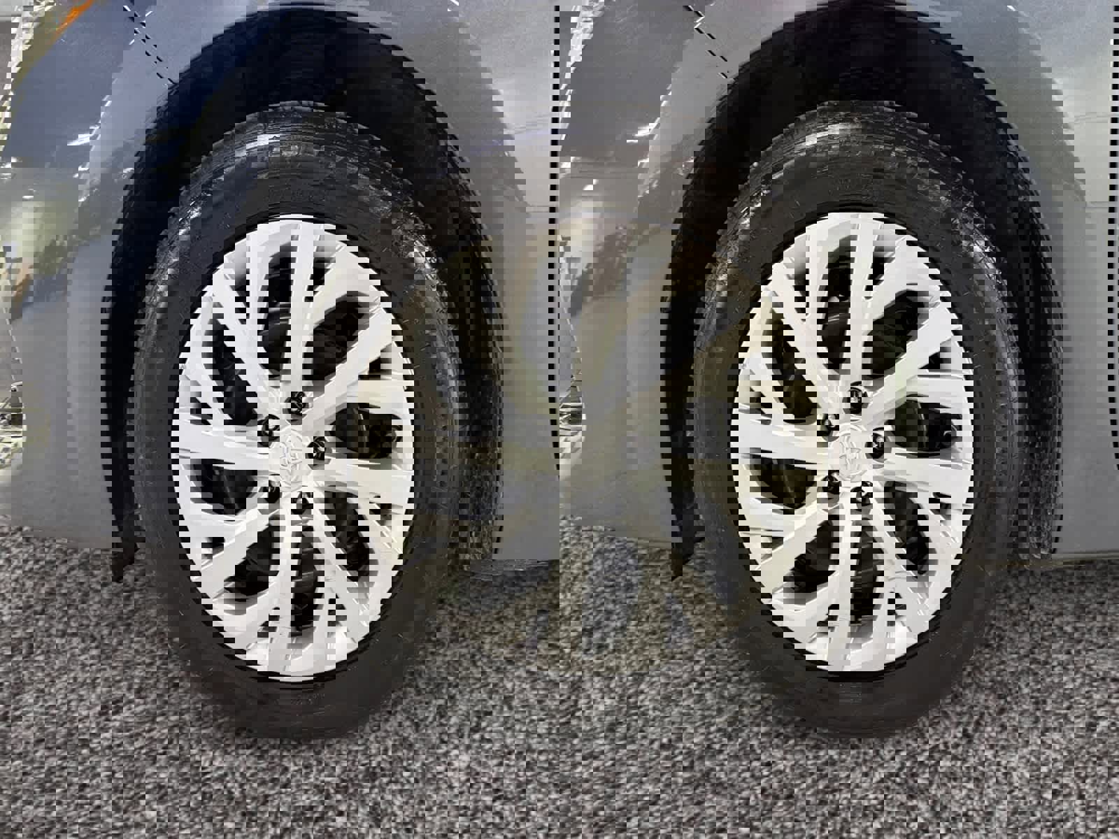 Used 2018 Toyota Corolla LE image 21