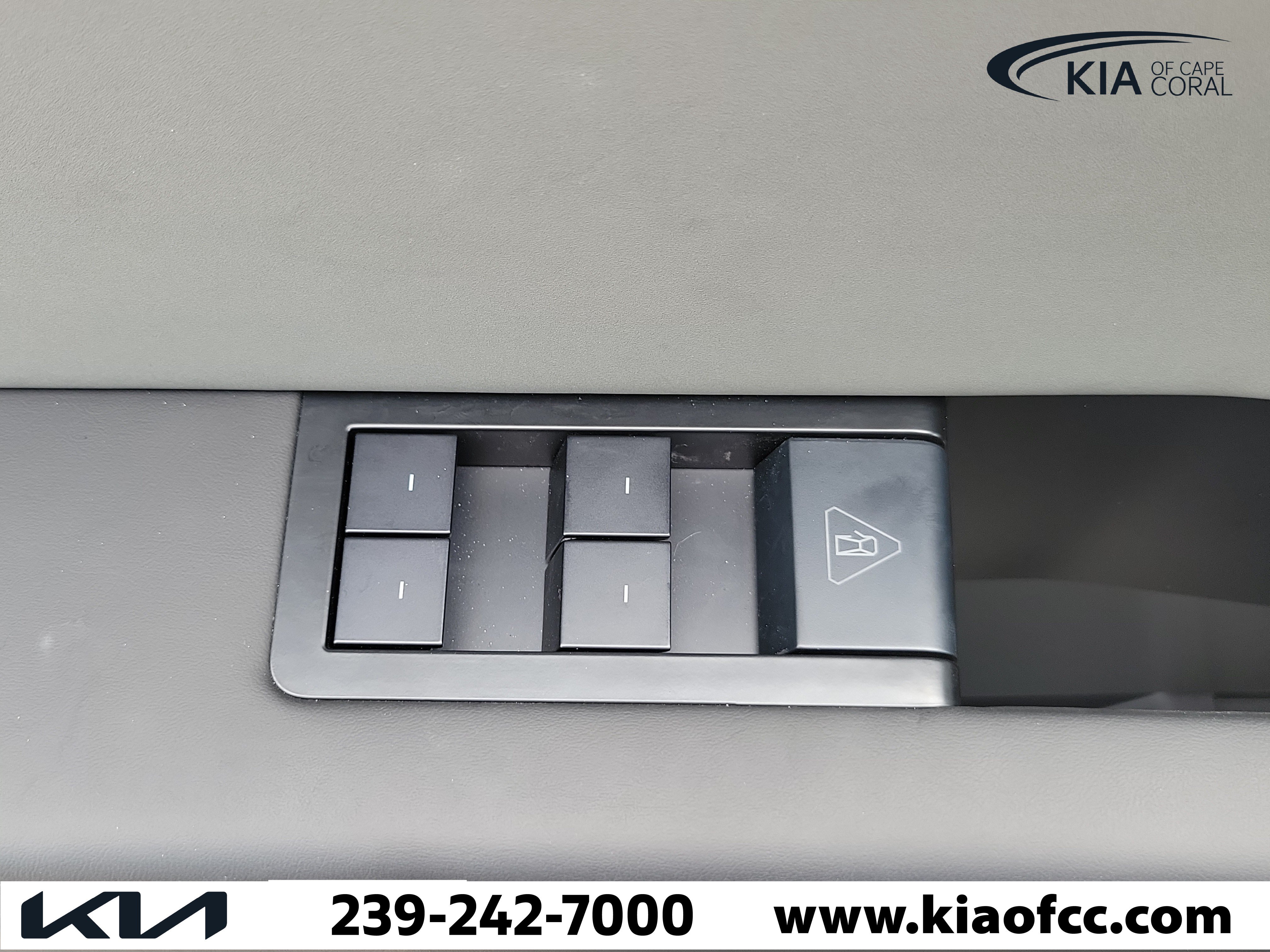 Used 2026 Tesla Cybertruck AWD Crew Cab image 23