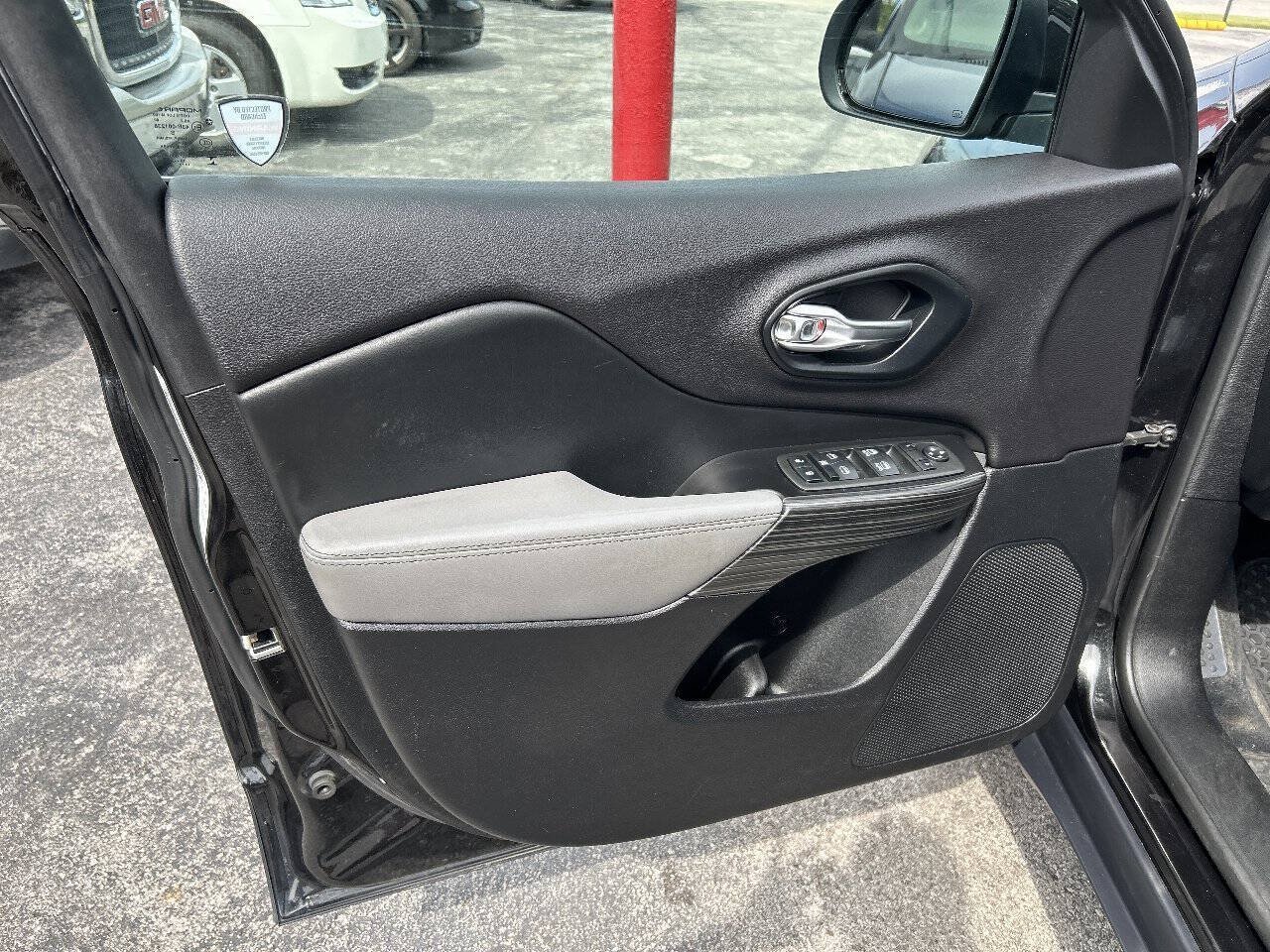 Used 2014 Jeep Cherokee Limited FWD image 8