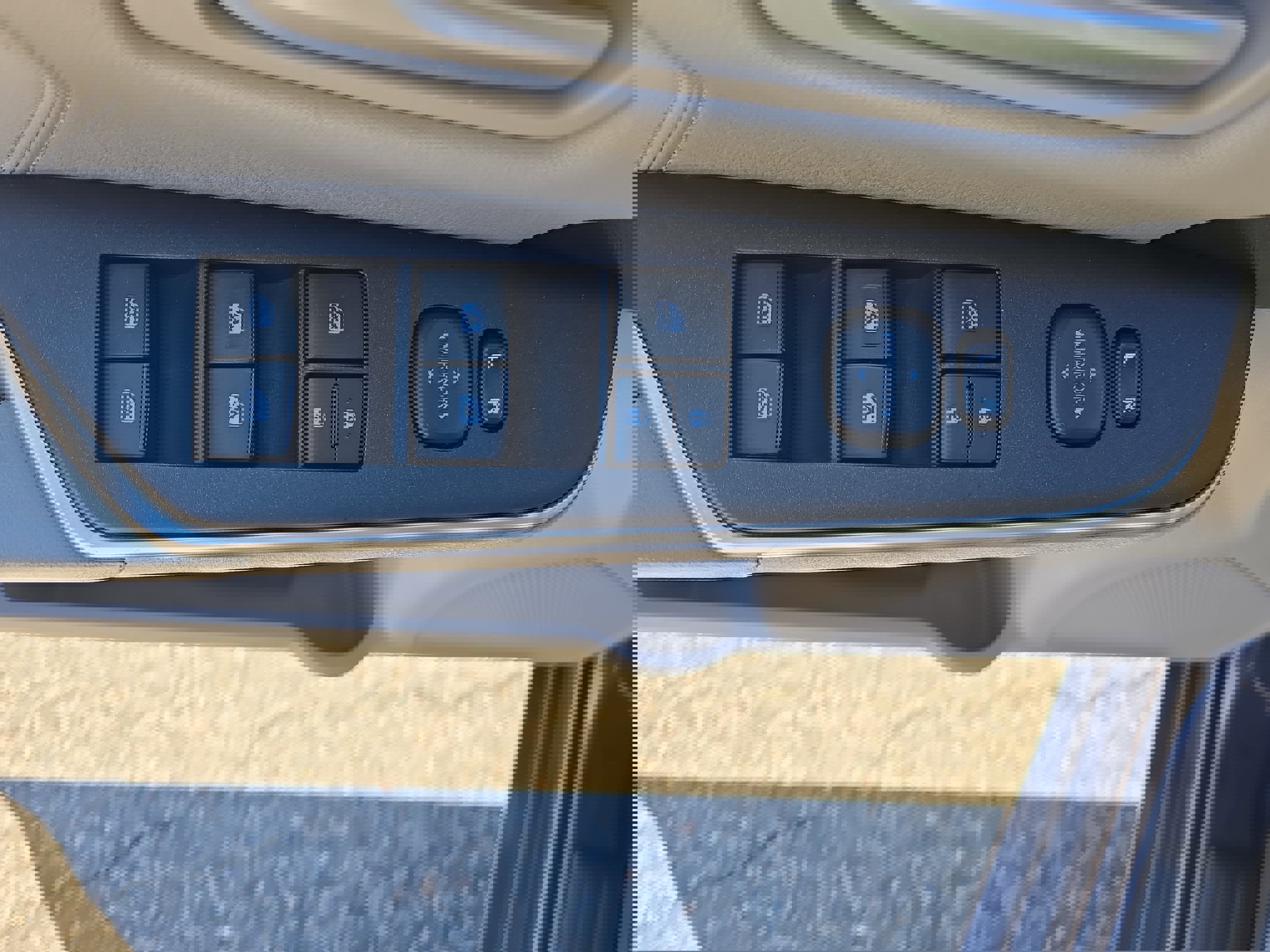 Used 2015 Toyota Camry XLE w/ Advanced Technology Package image 27