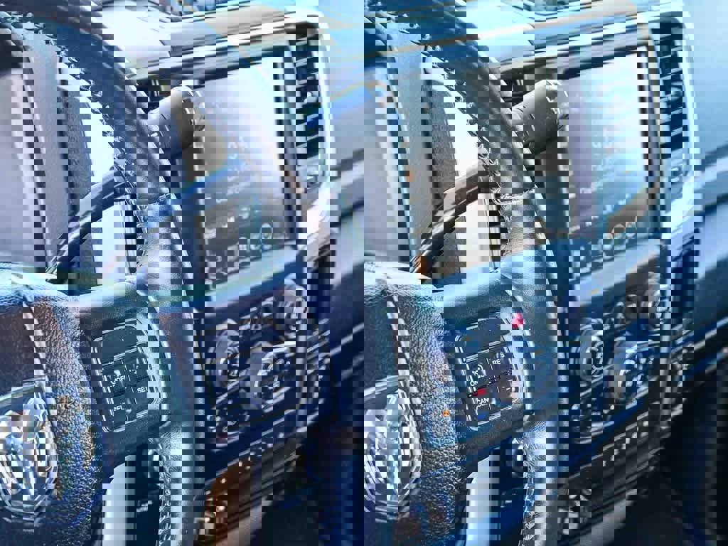 Used 2017 RAM 3500 SLT w/ Luxury Group image 31