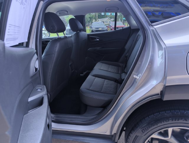 Used 2025 Chevrolet Trax LT FWD image 23