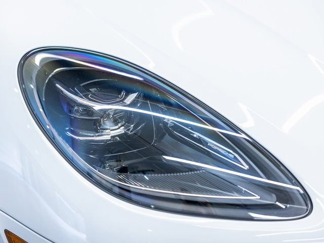 Certified 2025 Porsche Macan S image 13