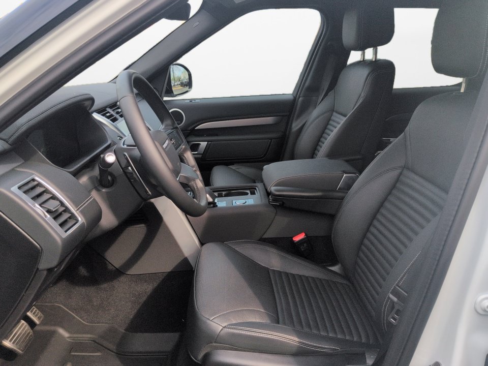 Certified 2025 Land Rover Discovery Dynamic SE AWD/4WD image 9