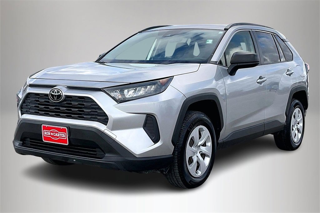 Used 2019 Toyota RAV4 LE image 2