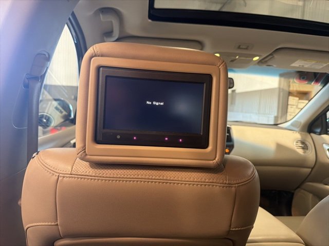 Used 2016 Nissan Pathfinder Platinum w/ Family Entertainment Package image 13