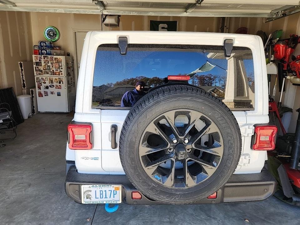 Used 2022 Jeep Wrangler Unlimited Sahara w/ Cold Weather Group image 4