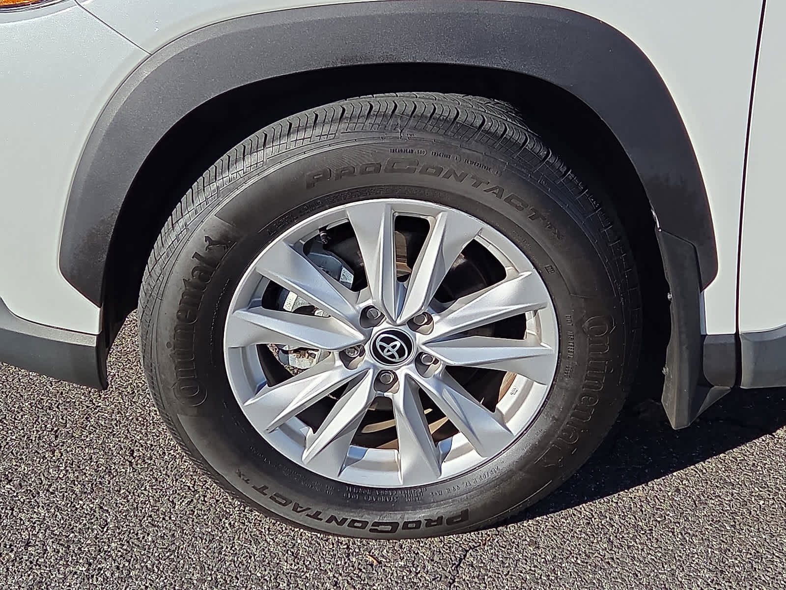 Certified 2022 Toyota Corolla Cross LE image 9