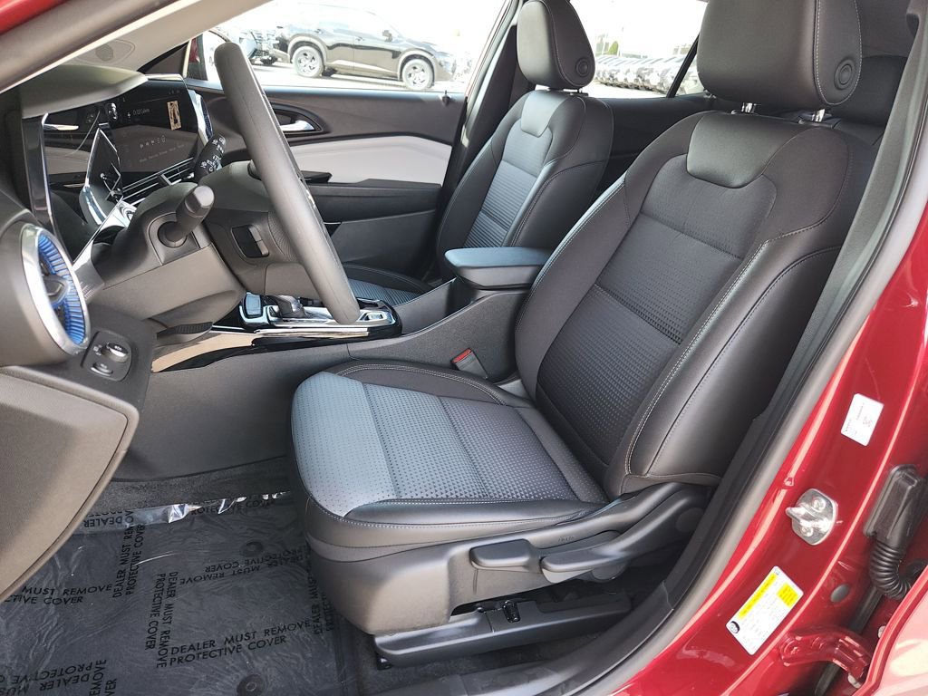 Used 2025 Chevrolet Trax LT image 12