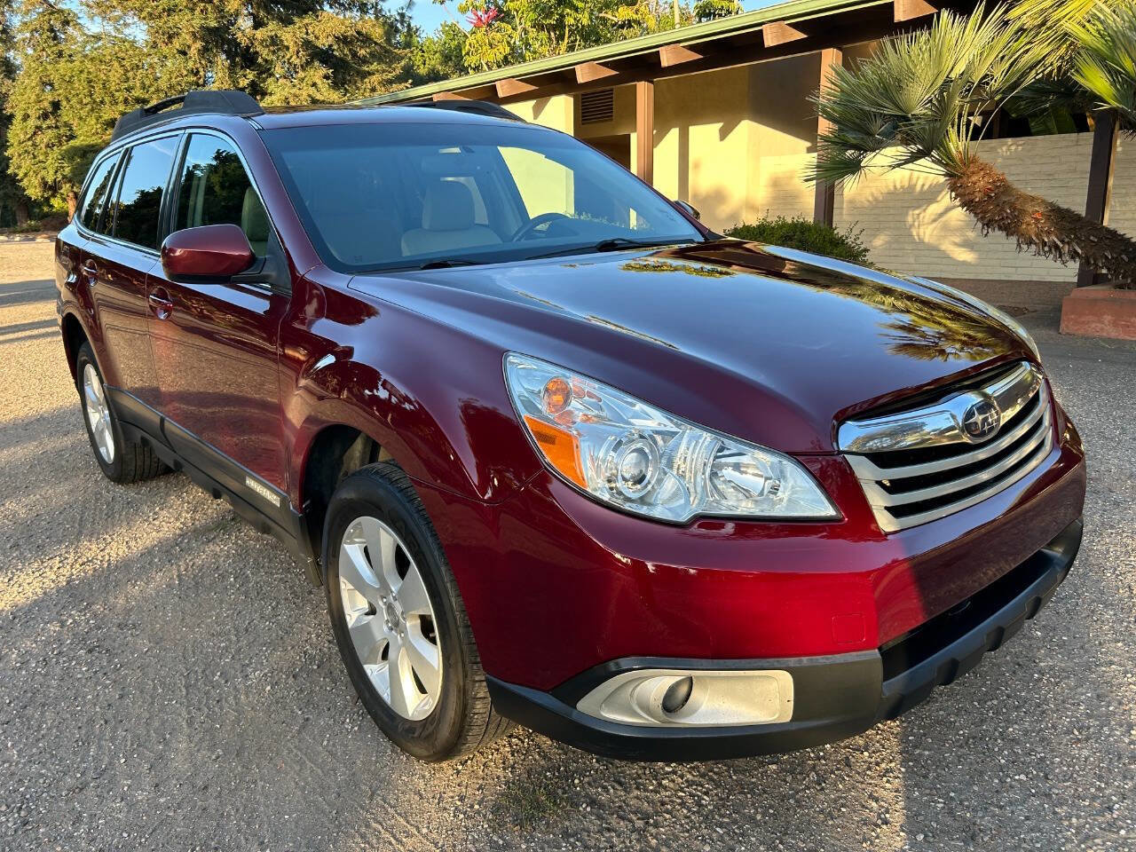 Used 2011 Subaru Outback 2.5i Premium image 9