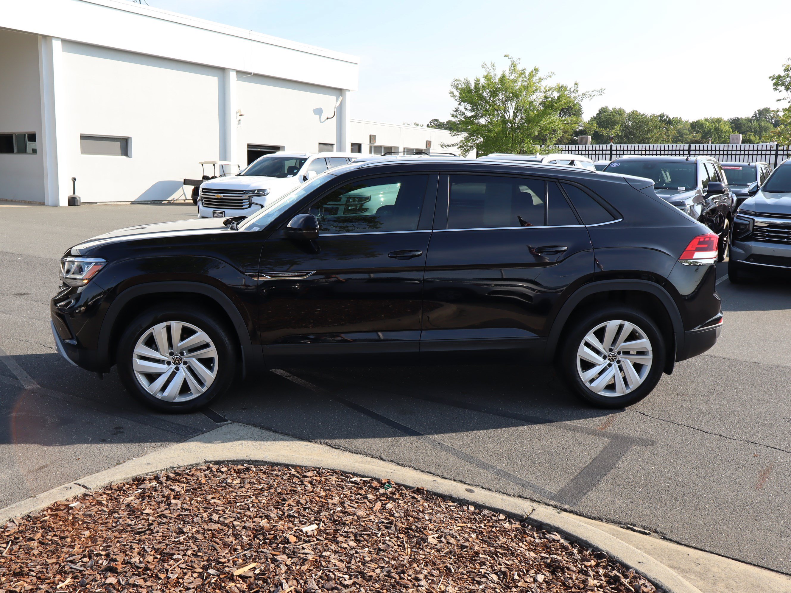 Used 2023 Volkswagen Atlas Cross Sport SE AWD/4WD image 7