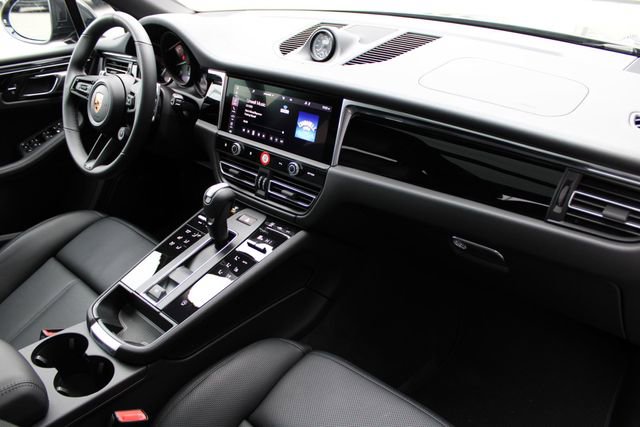 Certified 2026 Porsche Macan AWD/4WD image 27