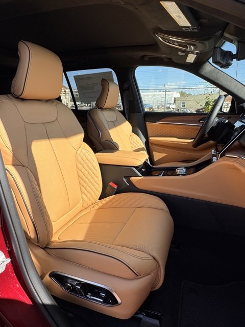 New 2025 Jeep Grand Cherokee Summit image 13