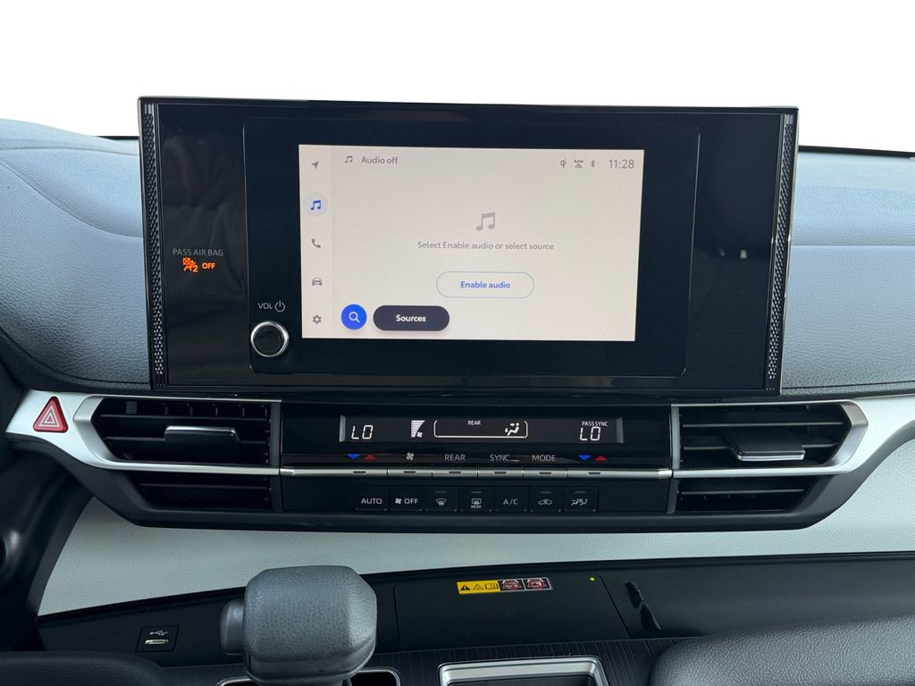 Used 2025 Toyota Sienna LE w/ LE Plus Package image 21