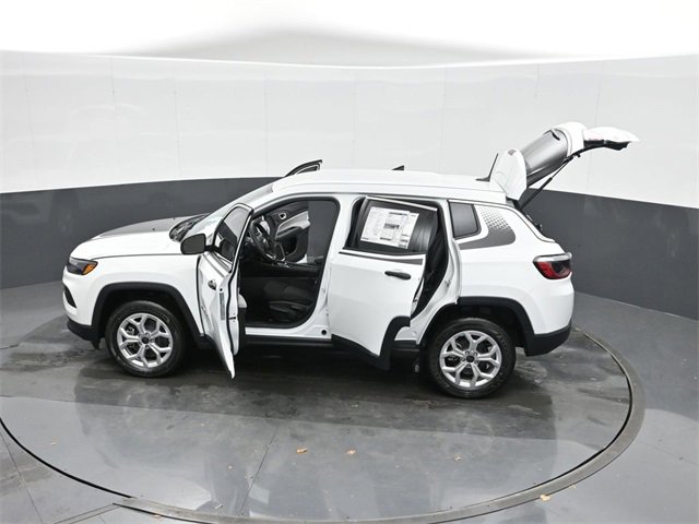 Used 2025 Jeep Compass Sport w/ Mopar Graphics Package image 48