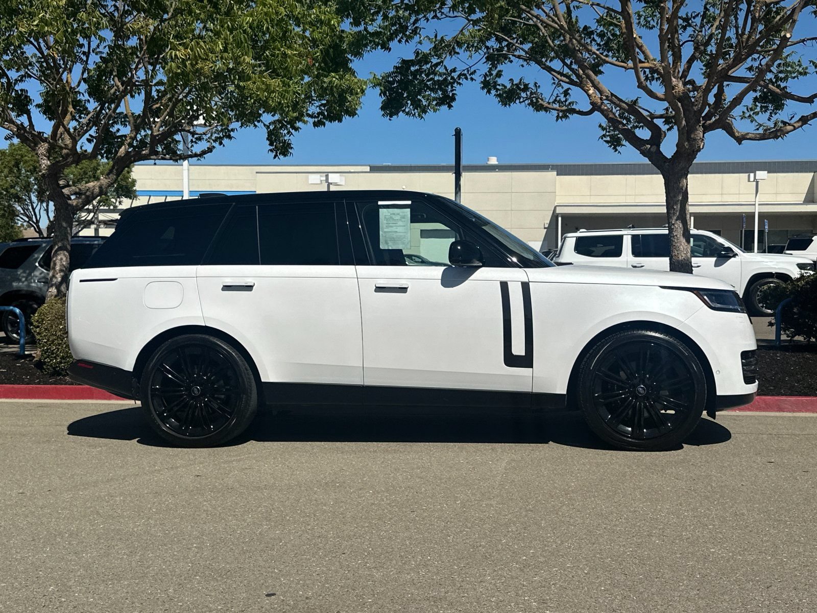 Used 2023 Land Rover Range Rover SE AWD/4WD image 7