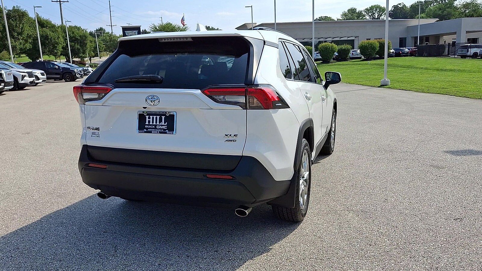 Used 2020 Toyota RAV4 XLE Premium AWD/4WD image 8