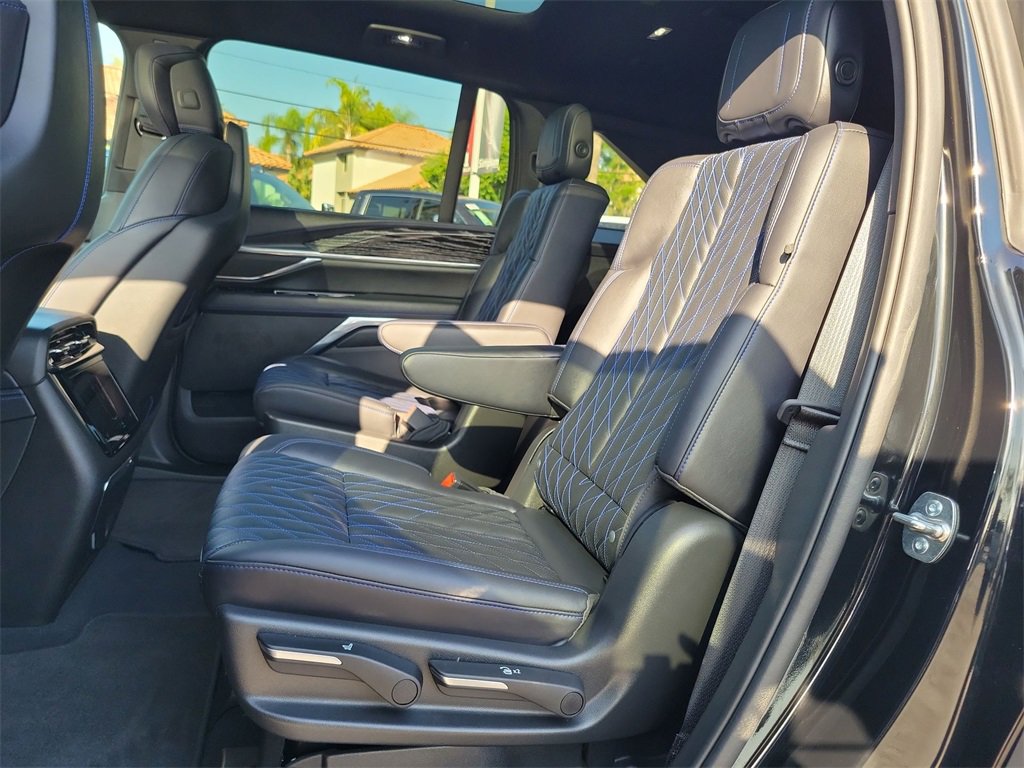 Used 2025 Cadillac Escalade IQ Sport 1 w/ LPO, ONYX Package image 23