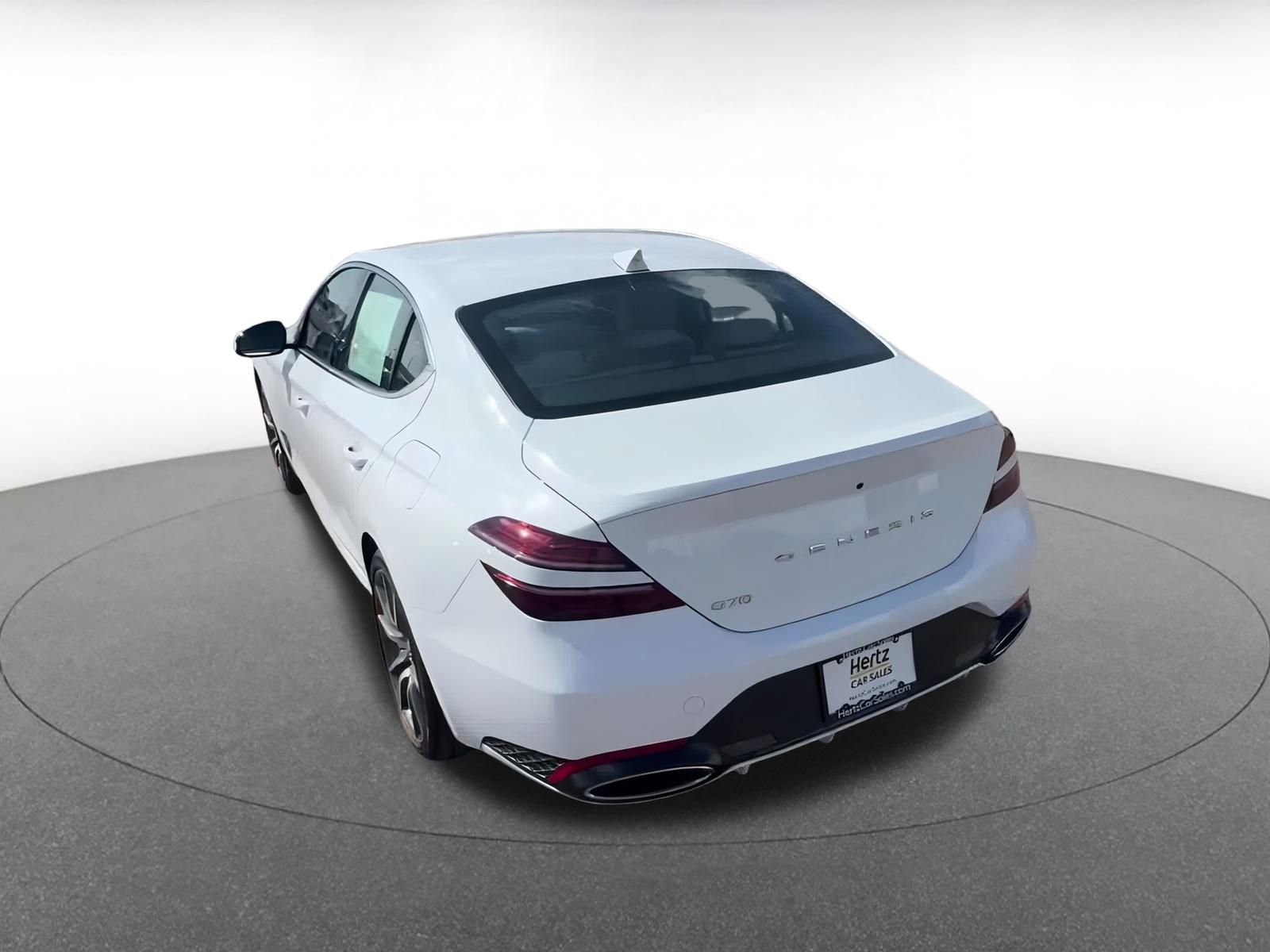 Used 2025 Genesis G70 2.5T image 12